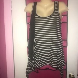 Flowy tank top with pocket
